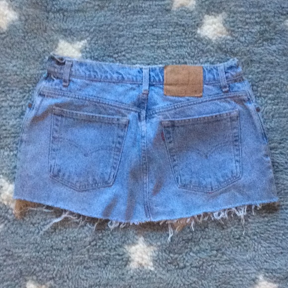 Levi’s Denim Miniskirt - Picture 2 of 2